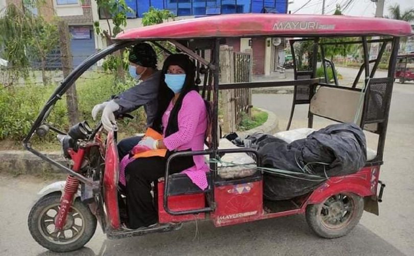 कोरोना परीक्षणका लागि स्वाब दिन लाइनमा बस्दाबस्दै मृत्यु
