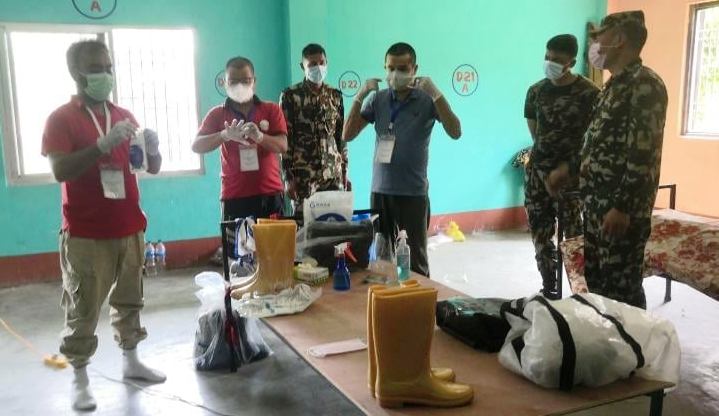 शव व्यवस्थापन गर्न थप जनशक्ति तयार गर्दै प्रदेस नम्बर १ मा नेपाली सेना