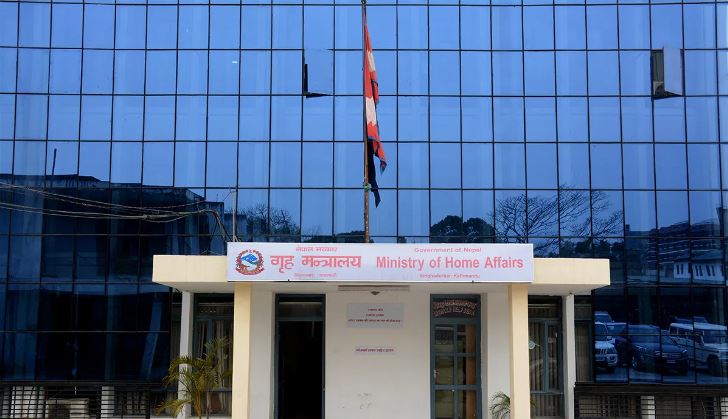 सर्वसाधारणलाई घरबाहिर निस्कन नदिन सबै जिल्ला प्रशासनलाई गृहको निर्देशन