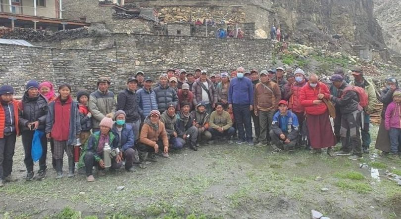 मनाङको उच्च हिमाली भेगमा अलपत्र परेका ५६ जनाको उद्धार