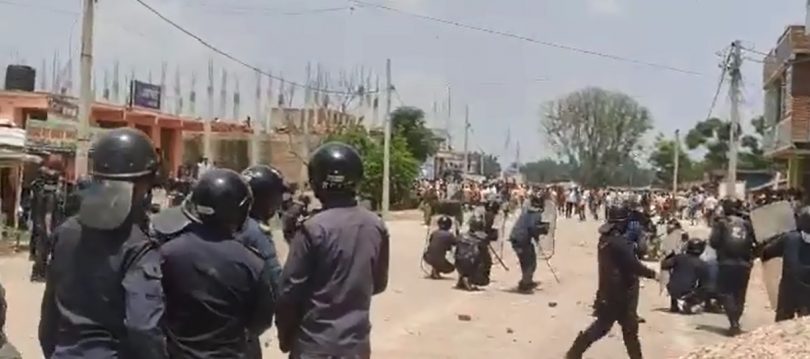 रौतहटको मौलापुर नगरपालिकाको नगरसभामा झडप,दुई दर्जन सेलअश्रुग्यास र १४ राउण्ड हवाय फायर