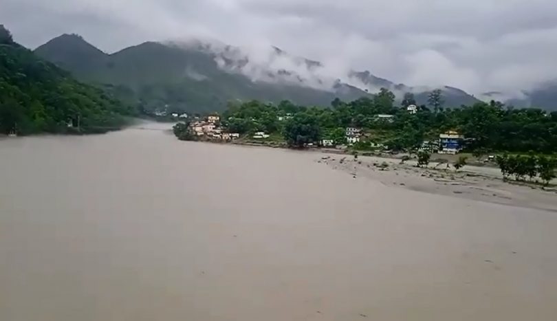 लगातारको वर्षाका कारण डोटीको सेती नदीमा पानीको बहाव बढ्यो