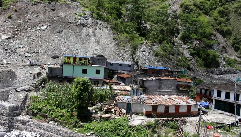 म्याग्दीको रघुगंगा गाउँपालिका ३ स्थित गलेश्वरको राहुघाट बस्ती पहिरोको जोखिममा