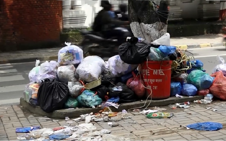 उठ्ने भयो काठमान्डौ महानगरको फोहोर