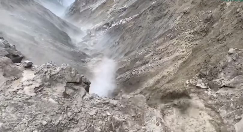 मेलम्ची नदीमा आएको निरन्तरको बाढीले गएराति मेलम्ची बजारका सात घर बगायो