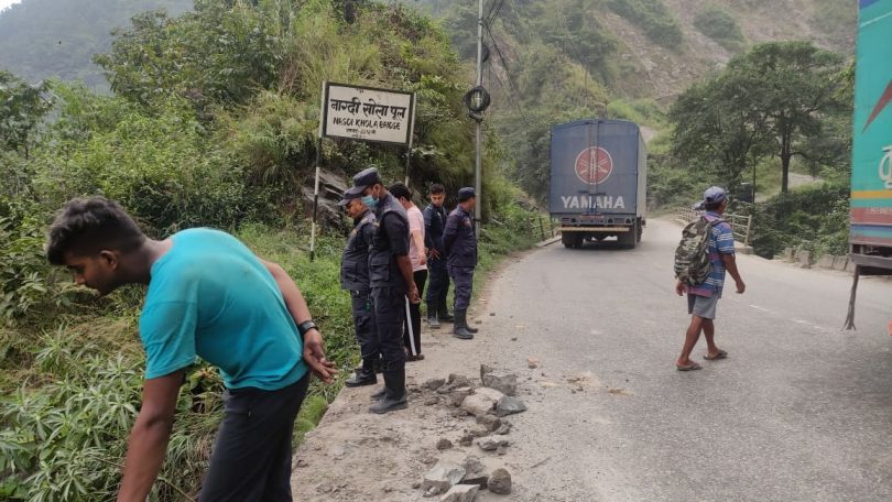 त्रिशूलीमा कार खस्दा तीन बेपत्ता, एक घाइते