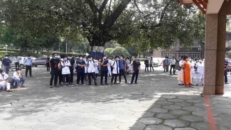 बीपी कोइराला स्वास्थ्य विज्ञान प्रतिष्ठान धरानका सबै चिकित्सक आन्दोलनमा