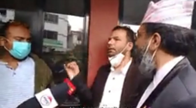 एमसीसी सम्झौता खारेजीको माग गर्दै महाराजगञ्जस्थित अमेरिकी राजदूतावासअगाडि प्रदर्शन