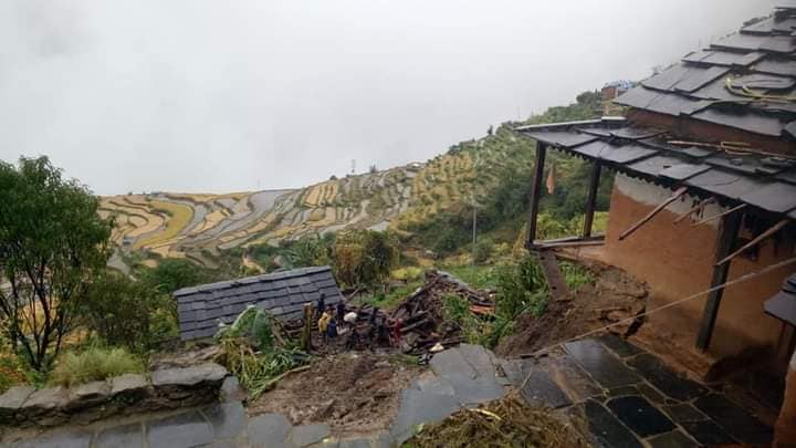 बेमौसमी वर्षापछि देशका विभिन्न स्थानमा आएको बाढी–पहिरोमा परी ८४ जनाको मृत्यु