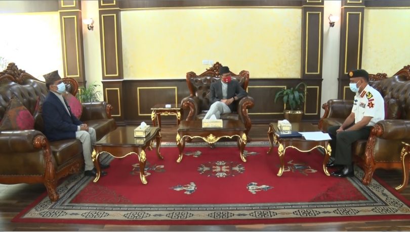 रक्षामन्त्रीद्धारा नेपाली सेनाको जंगी अड्डाको निरीक्षण