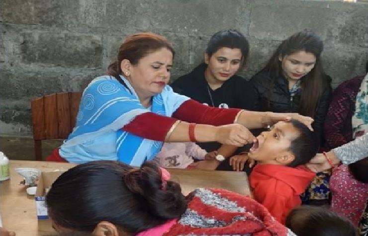 बालबालिकालाई भिटामिन ‘ए’ खुवाइँदै