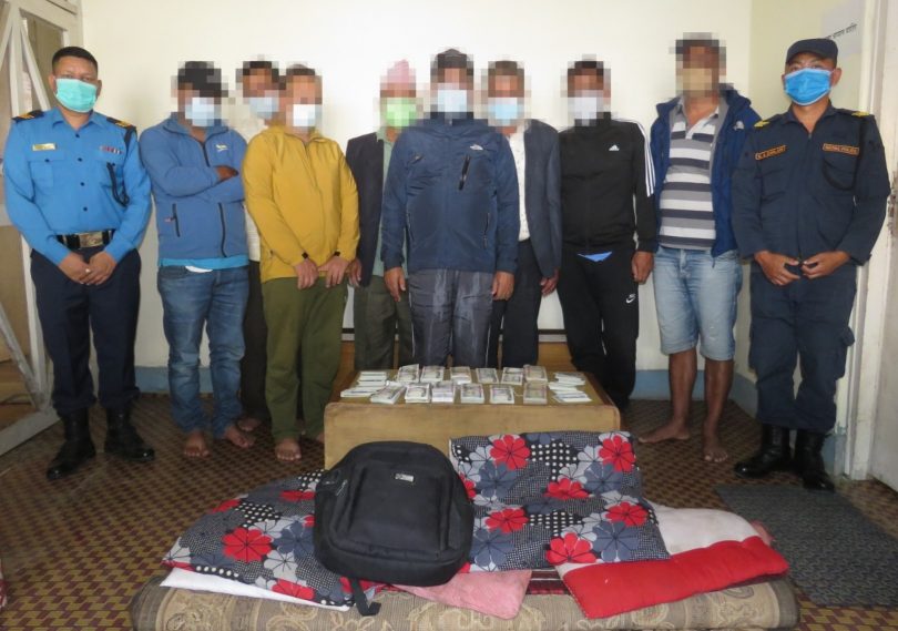 पर्वतमा दश लाख नगद सहीत जुवाडे पक्राउ