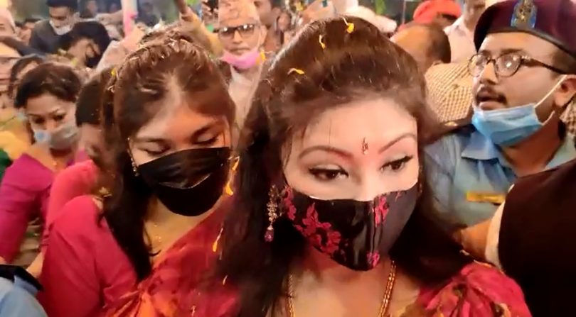 पूर्वयुवराज्ञी हिमानी शाहद्वारा माईस्थान मन्दिरमा पूजाअर्चना