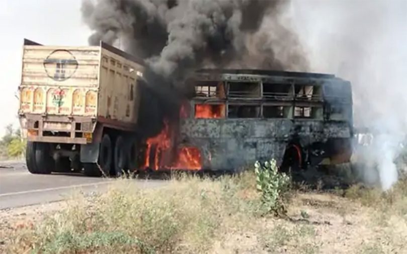 हाईवेमा बस र ट्रक ठोक्किएर दुर्घटना हुँदा १२ जनाको मृत्यु