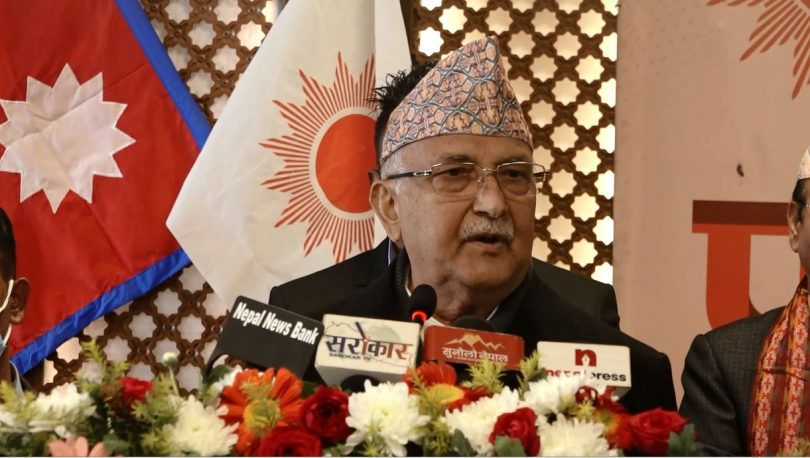 इज्जत छाडेर माओवादी सरकारमा बसेको छ: केपी ओली