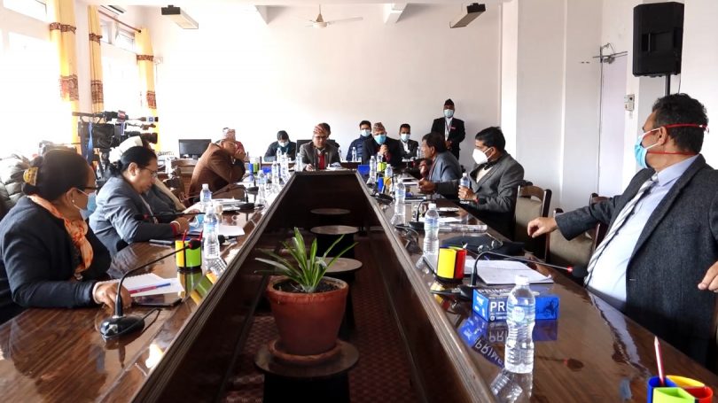 अर्थशास्त्री भन्छन् स् अर्थतन्त्र समस्यामा छ, तत्काल सुधारको काम थालौ