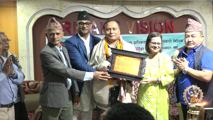 विद्युत प्राधिकरणका पुर्व प्रवन्ध निर्देशक कुलमान घिसिङलाई  इटहरीमा नागरिक अभिन्दन