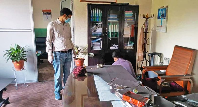सिंहदरबारमा आगजनीपछिको अवस्था : शिक्षा मन्त्रालयले सुरु गर्‍यो सरसफाइ, अस्थायी रुपमा सेवा केशरमहलबाट
