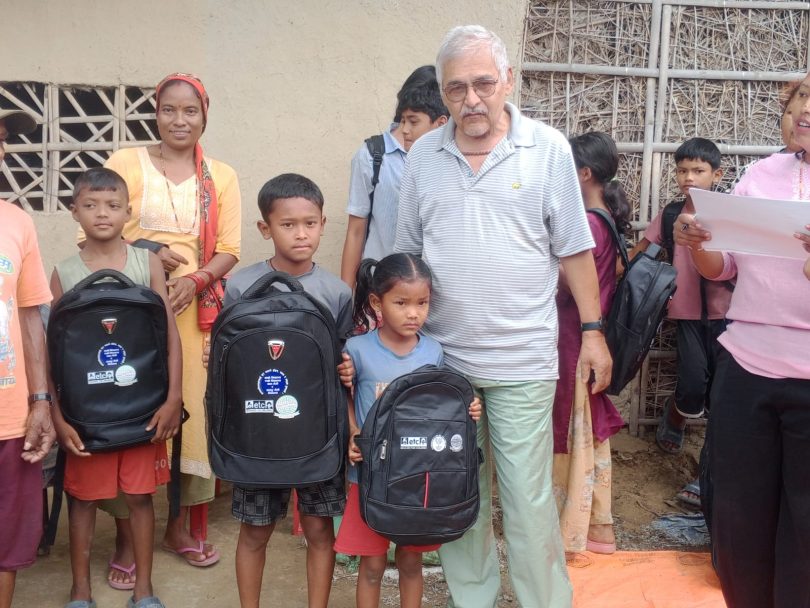 सामुदायिक विद्यालयका विद्यार्थीलाई शैक्षिक सामग्री वितरण, ३९५ बालबालिका लाभान्वित हुने